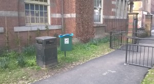 Bin m) Blake Gdns Binford pl